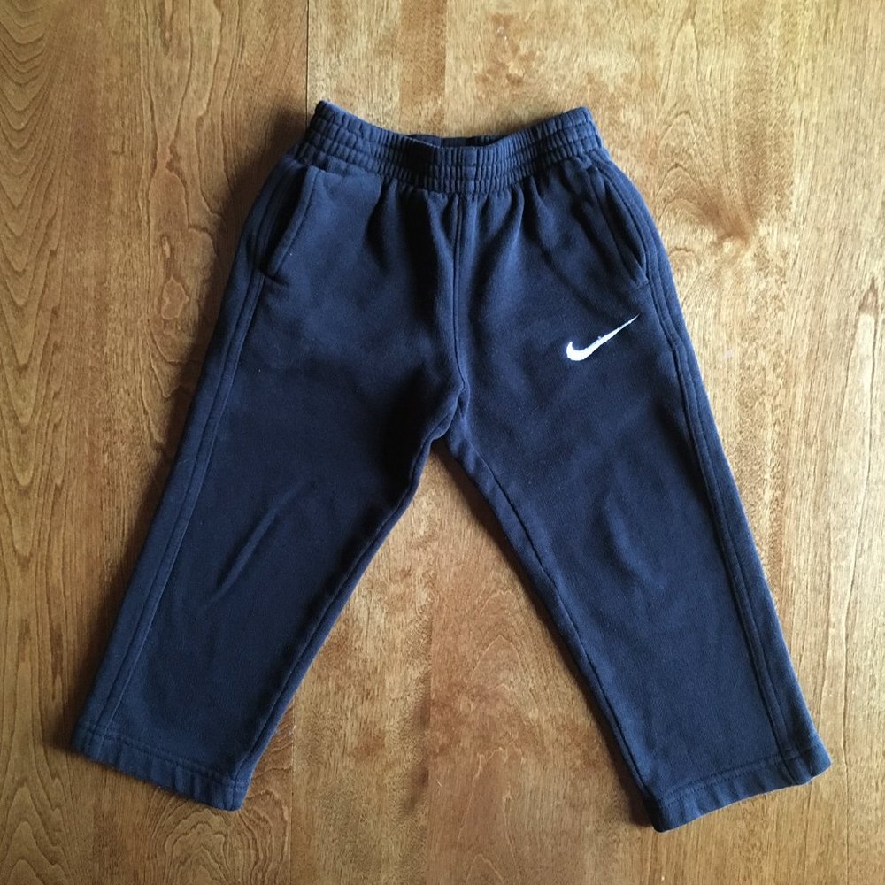 Nike black sweatpants 3T - Picture 2 of 5